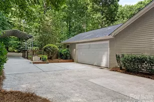 325 Stratfordshire Dr, Matthews, NC 28105 - Photo 39