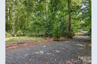 325 Stratfordshire Drive, Matthews, NC 28105 - Photo 41