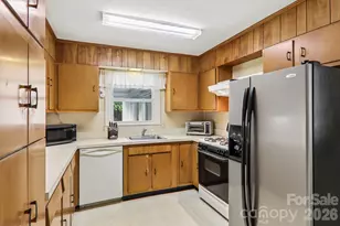3157 Florida Dr, Hendersonville, NC 28792 - Photo 9