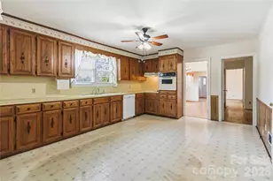 3836 York St, Sharon, SC 29742 - Photo 9
