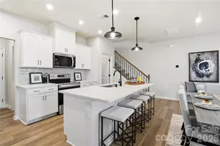 5205 Wyes Oak Ln, Charlotte, NC 28269 - Photo 7