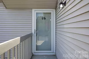 1050 21st Ave NW, Hickory, NC 28601 - Photo 3