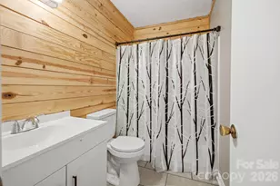 1050 21st Ave NW, Hickory, NC 28601 - Photo 31