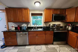 345 Hyatt St, Waynesville, NC 28786 - Photo 5