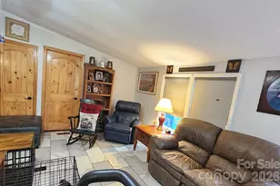 345 Hyatt St, Waynesville, NC 28786 - Photo 5