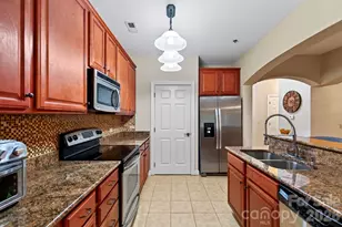 40 Hyannis Dr, Asheville, NC 28804 - Photo 21