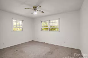 926 Toxaway Ct, Hendersonville, NC 28791 - Photo 15