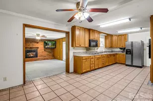 926 Toxaway Ct, Hendersonville, NC 28791 - Photo 7