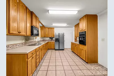 926 Toxaway Court, Hendersonville, NC 28791 - Photo 5