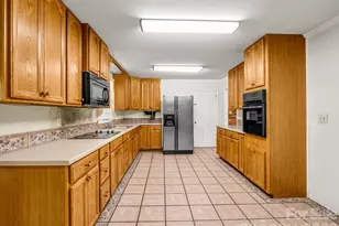 926 Toxaway Ct, Hendersonville, NC 28791 - Photo 5