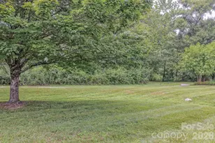 39 N Creekside Ct, Hendersonville, NC 28791 - Photo 27