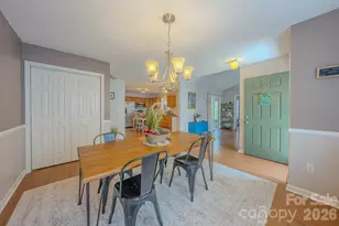 39 N Creekside Ct, Hendersonville, NC 28791 - Photo 3