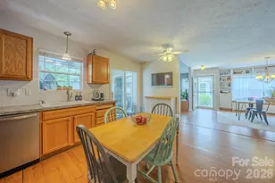 39 N Creekside Ct, Hendersonville, NC 28791 - Photo 9