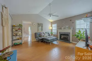 39 N Creekside Ct, Hendersonville, NC 28791 - Photo 3