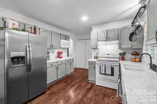 3623 Wonderland Dr, Matthews, NC 28104 - Photo 9