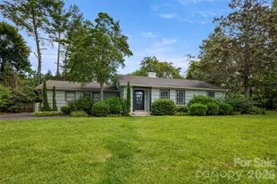 1212 Oakland St, Hendersonville, NC 28792 - Photo 1