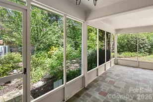 1212 Oakland St, Hendersonville, NC 28792 - Photo 23