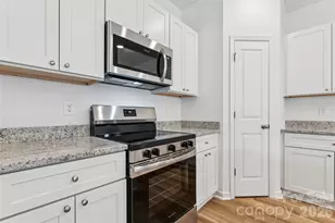 223 W 11th St, Salisbury, NC 28144 - Photo 9