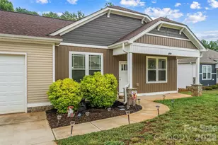 1640 Farmington Hills Dr, Conover, NC 28613 - Photo 3