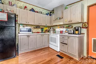 147 High Valley Estates Dr, Alexander, NC 28701 - Photo 7