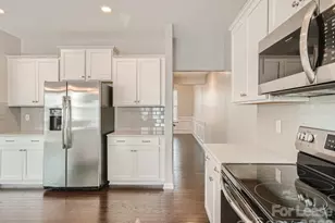 8123 Cornhill Ave, Charlotte, NC 28277 - Photo 9