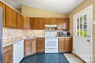 2101 Palm Ln, Belmont, NC 28012 - Photo 9
