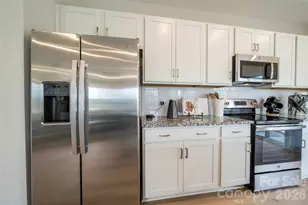 6041 Longar Ln, Charlotte, NC 28269 - Photo 9