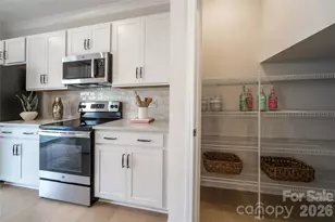 6033 Longar Ln, Charlotte, NC 28269 - Photo 11