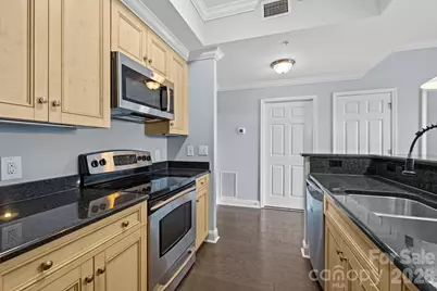 300 W 5th Street, Charlotte, NC 28202 - Photo 11
