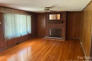 1164 Leigh Cir, Charlotte, NC 28216 - Photo 3