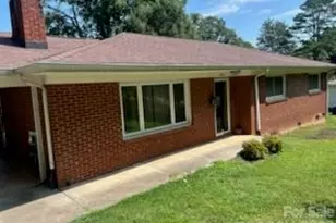 1164 Leigh Cir, Charlotte, NC 28216 - Photo 1