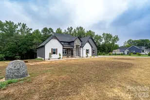 1007 Harrogate Dr, Bessemer City, NC 28016 - Photo 3