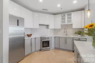 333 W Trade St, Charlotte, NC 28202 - Photo 3