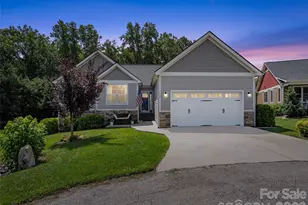 76 S Anvil Ave, Hendersonville, NC 28792 - Photo 1