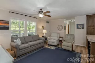 32 Beechwood Lakes Dr, Hendersonville, NC 28792 - Photo 3