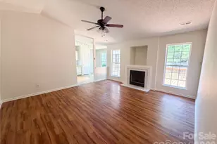 6318 Whispering Brook Ct, Charlotte, NC 28216 - Photo 5