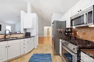 7206 Rock Island Rd, Charlotte, NC 28278 - Photo 9