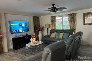 413 Peachtree Rd, Charlotte, NC 28216 - Photo 9