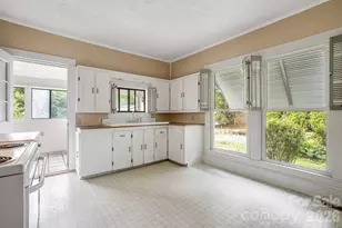 82 Hill St, Hot Springs, NC 28743 - Photo 15
