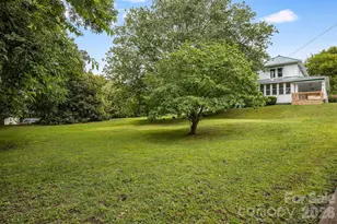 82 Hill St, Hot Springs, NC 28743 - Photo 3