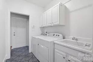 4024 Wild Nursery Ct, Charlotte, NC 28215 - Photo 25