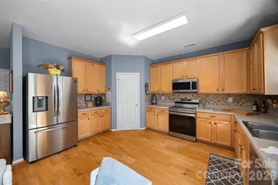 2025 Savannah Hills Drive, Matthews, NC 28105 - Photo 11