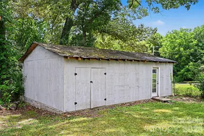 104 E Hartford Avenue, Bessemer City, NC 28016 - Photo 27