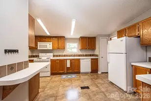 3825 Berry Creek Cir, Granite Falls, NC 28630 - Photo 17