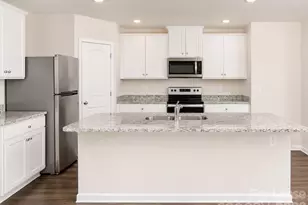 9201 Creedmore Hills Dr, Charlotte, NC 28214 - Photo 3