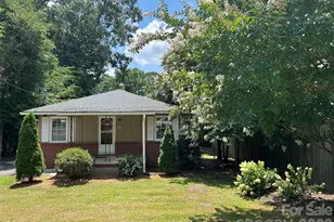 11 Mountain Rd, Hendersonville, NC 28791 - Photo 1
