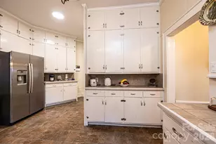 720 N Main Ave, Newton, NC 28658 - Photo 7