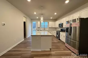 10008 Hemmingway Pl, Charlotte, NC 28227 - Photo 7