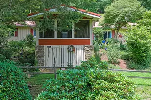 1065 Upper Pig Pen Rd, Green Mountain, NC 28740 - Photo 3