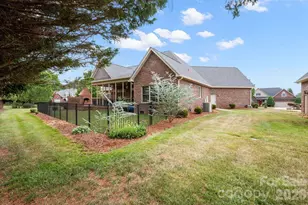 708 Cedar Hill Dr, Shelby, NC 28152 - Photo 3